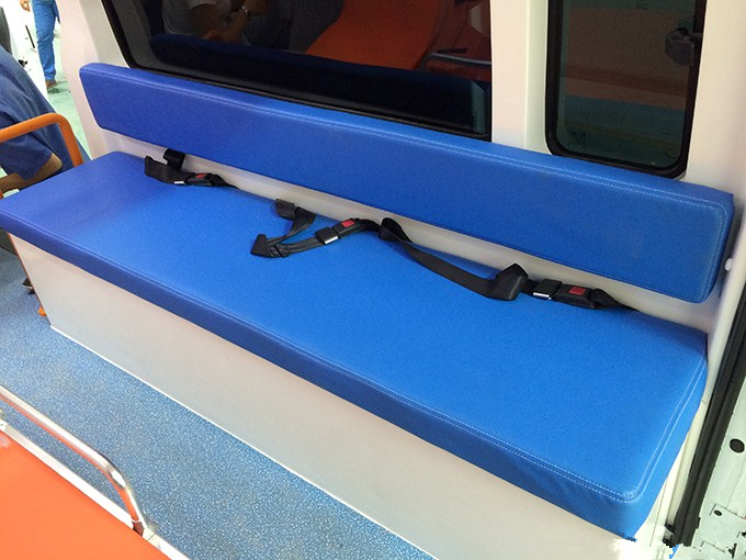 福特V348長軸超人高頂監(jiān)護(hù)型救護(hù)車 福特V348長軸超人高頂監(jiān)護(hù)型救護(hù)車