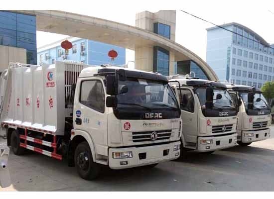 30臺招標東風多利卡壓縮垃圾車準備發(fā)車了